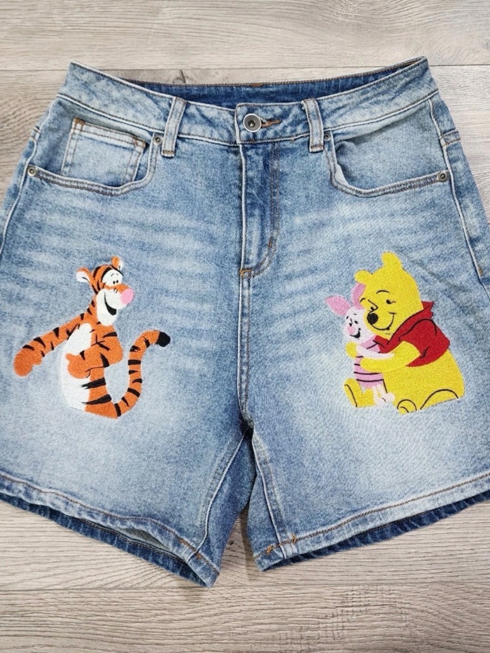 Disney Denim Jean Shorts 7 29 Winnie the Pooh Tigger Piglet Embroidered Patches